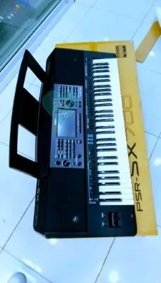 Yamaha PSR SX-700 Electronic Keyboard - Image 4