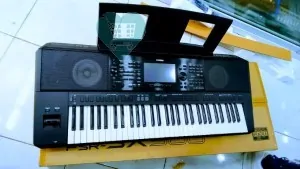 Yamaha PSR SX-900 Electronic Keyboard - Image 4