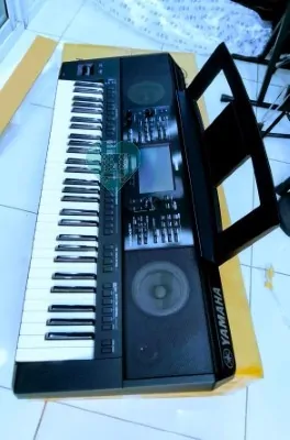 Yamaha PSR SX-900 Electronic Keyboard - Image 3