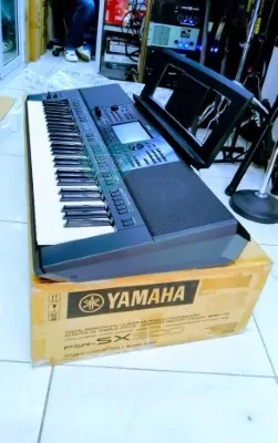 Yamaha PSR SX-900 Electronic Keyboard - Image 2