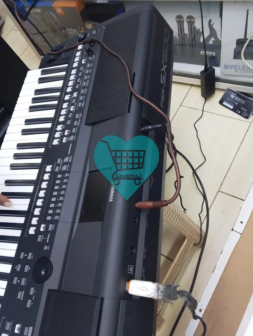 Yamaha PSR SX-600 Electronic Keyboard - Image 2