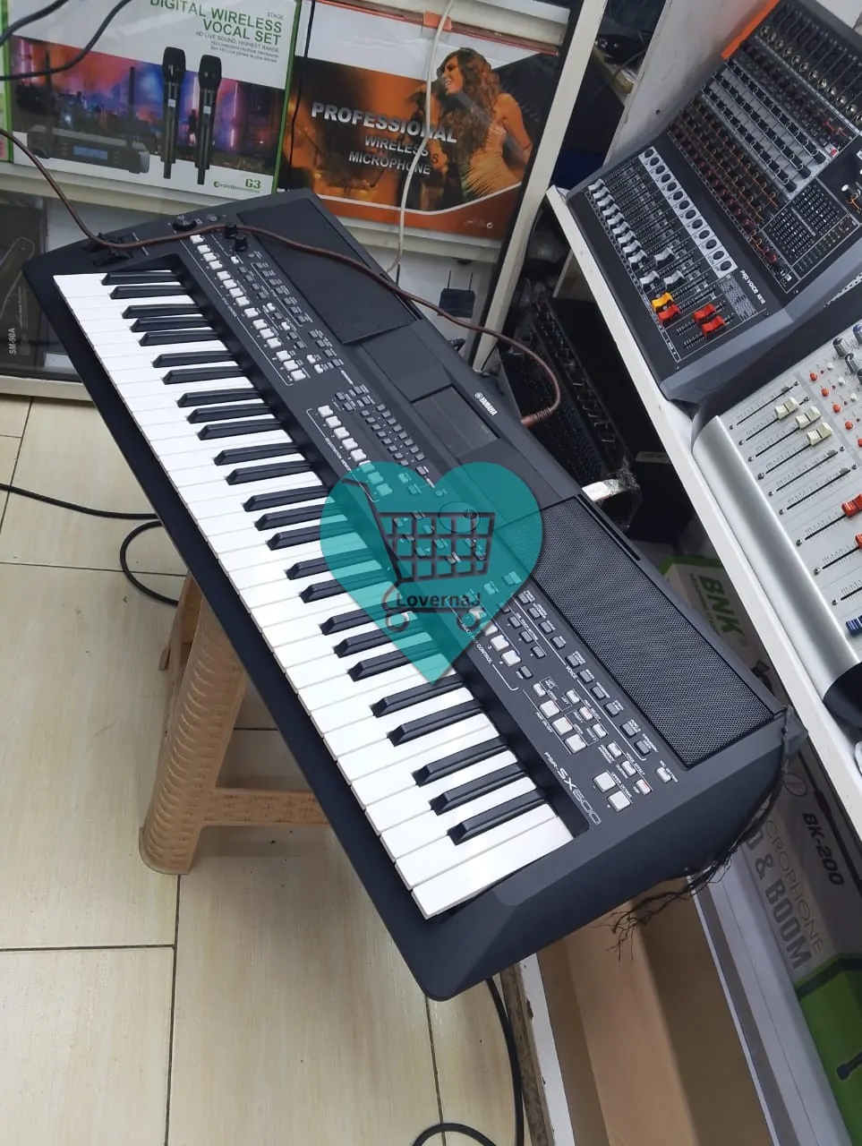 Yamaha PSR SX-600 Electronic Keyboard - Image 3