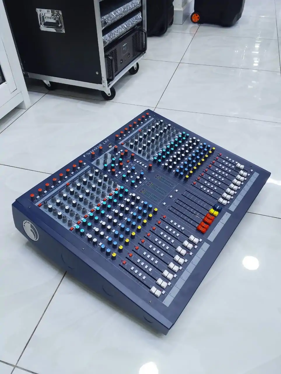 Soundcraft Plain Mixer LX9 24 channels - Image 3