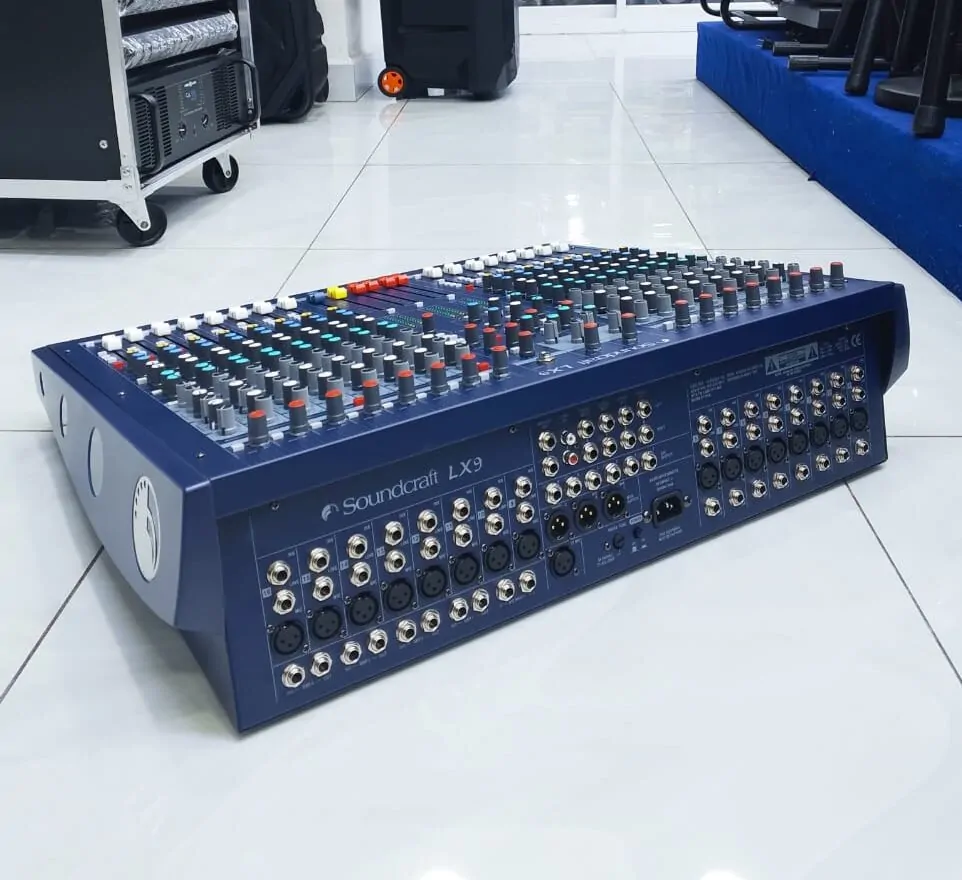 Soundcraft Plain Mixer LX9 24 channels - Image 1