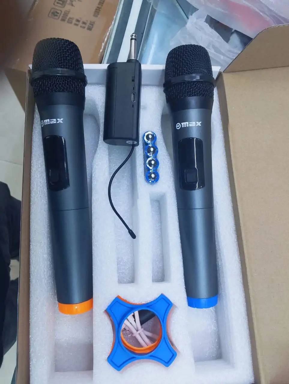 Omax Wireless Microphone UM-202 - Image 1